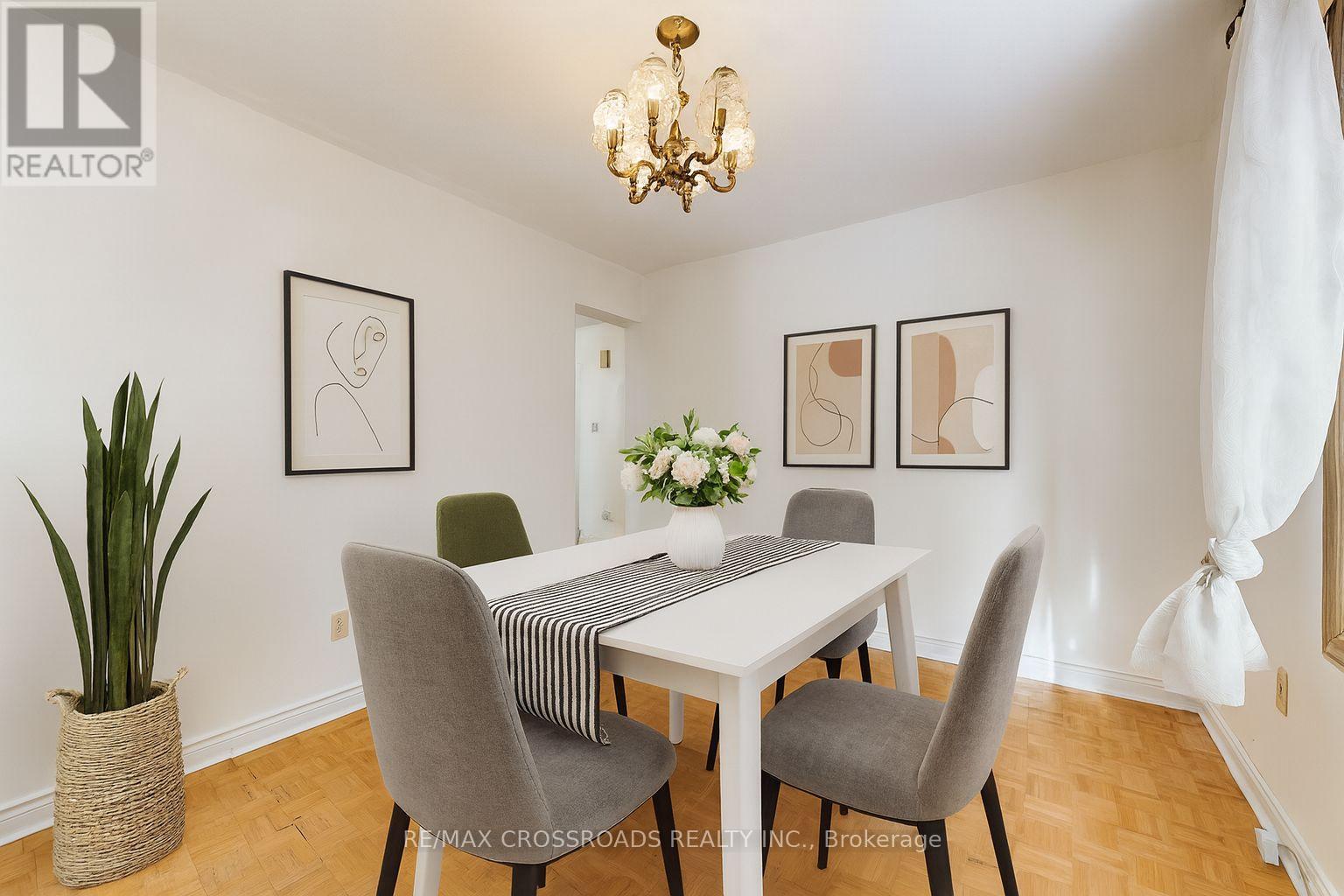 50 Marchwood Crescent, Richmond Hill, Ontario  L4C 8M4 - Photo 11 - N12828654