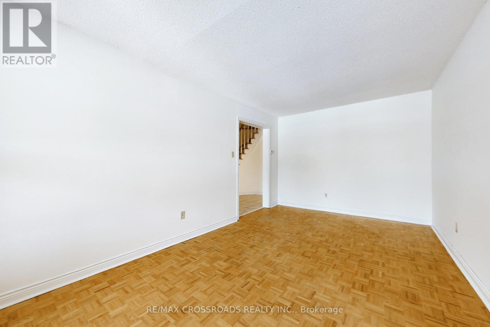 50 Marchwood Crescent, Richmond Hill, Ontario  L4C 8M4 - Photo 12 - N12828654