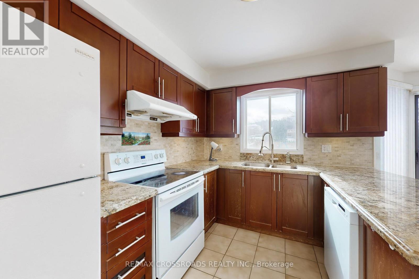 50 Marchwood Crescent, Richmond Hill, Ontario  L4C 8M4 - Photo 17 - N12828654