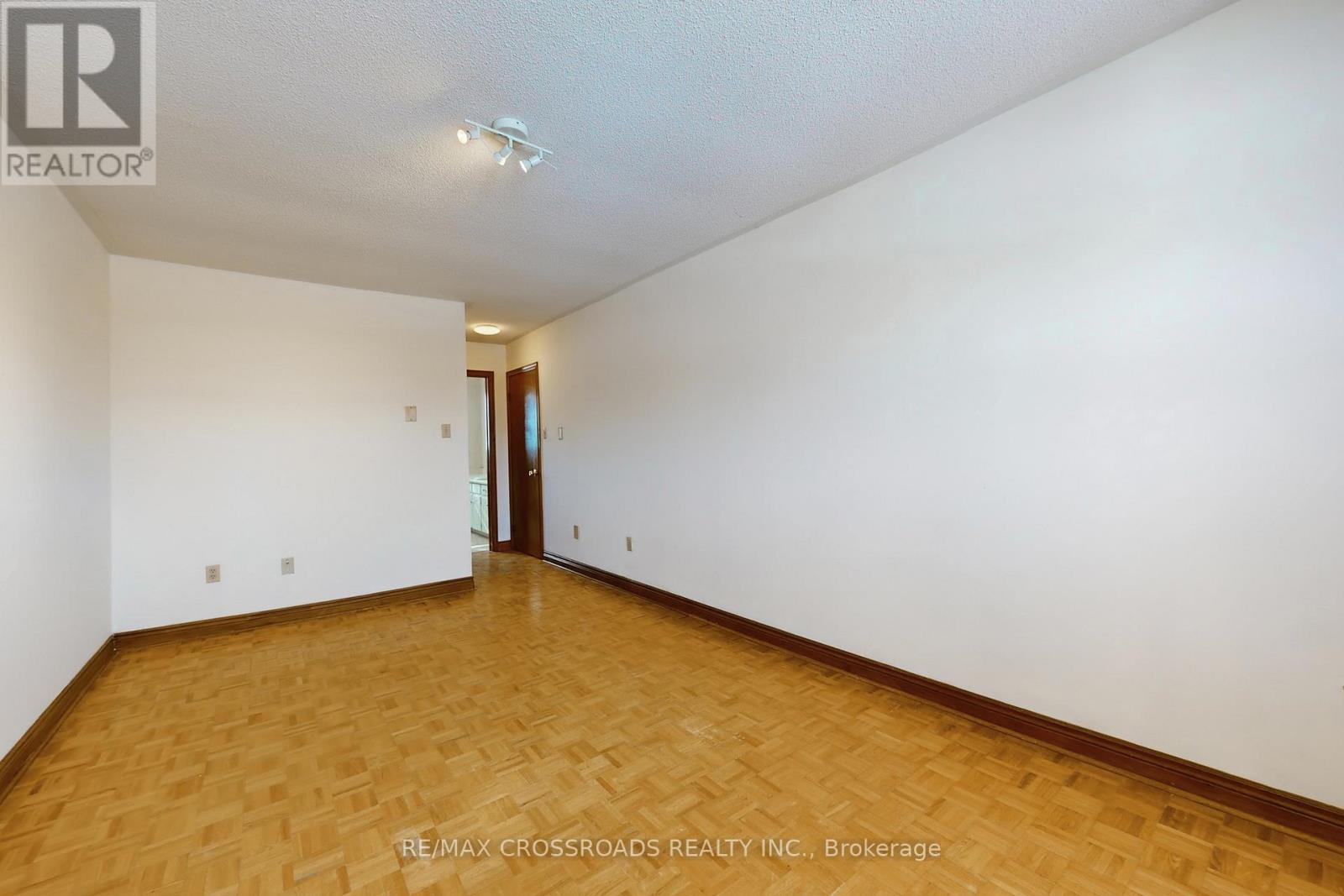 50 Marchwood Crescent, Richmond Hill, Ontario  L4C 8M4 - Photo 33 - N12828654