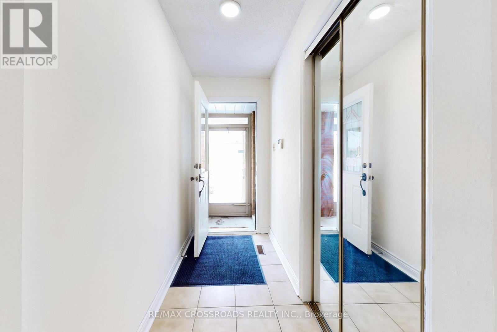 50 Marchwood Crescent, Richmond Hill, Ontario  L4C 8M4 - Photo 7 - N12828654