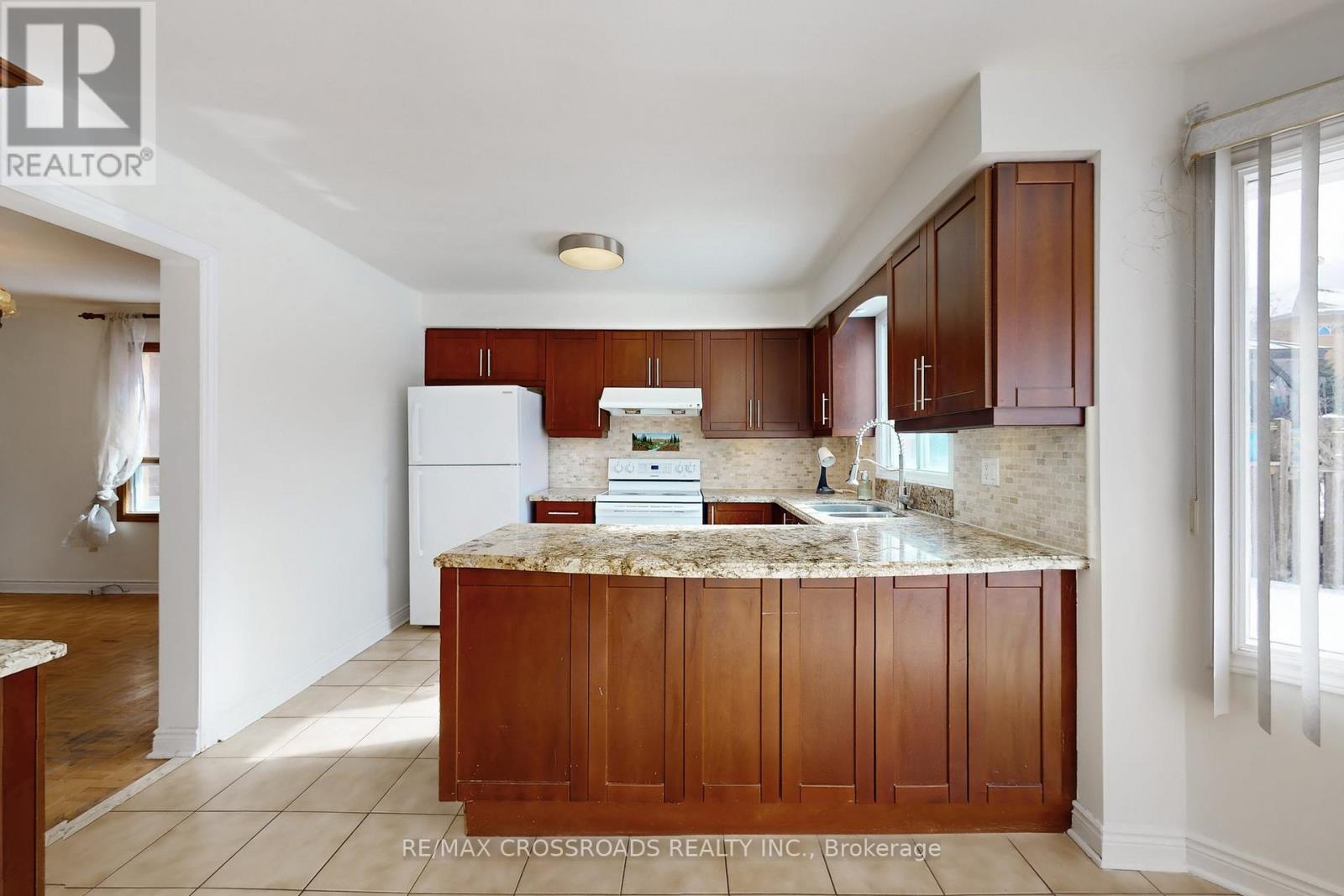 50 Marchwood Crescent, Richmond Hill, Ontario  L4C 8M4 - Photo 16 - N12828654