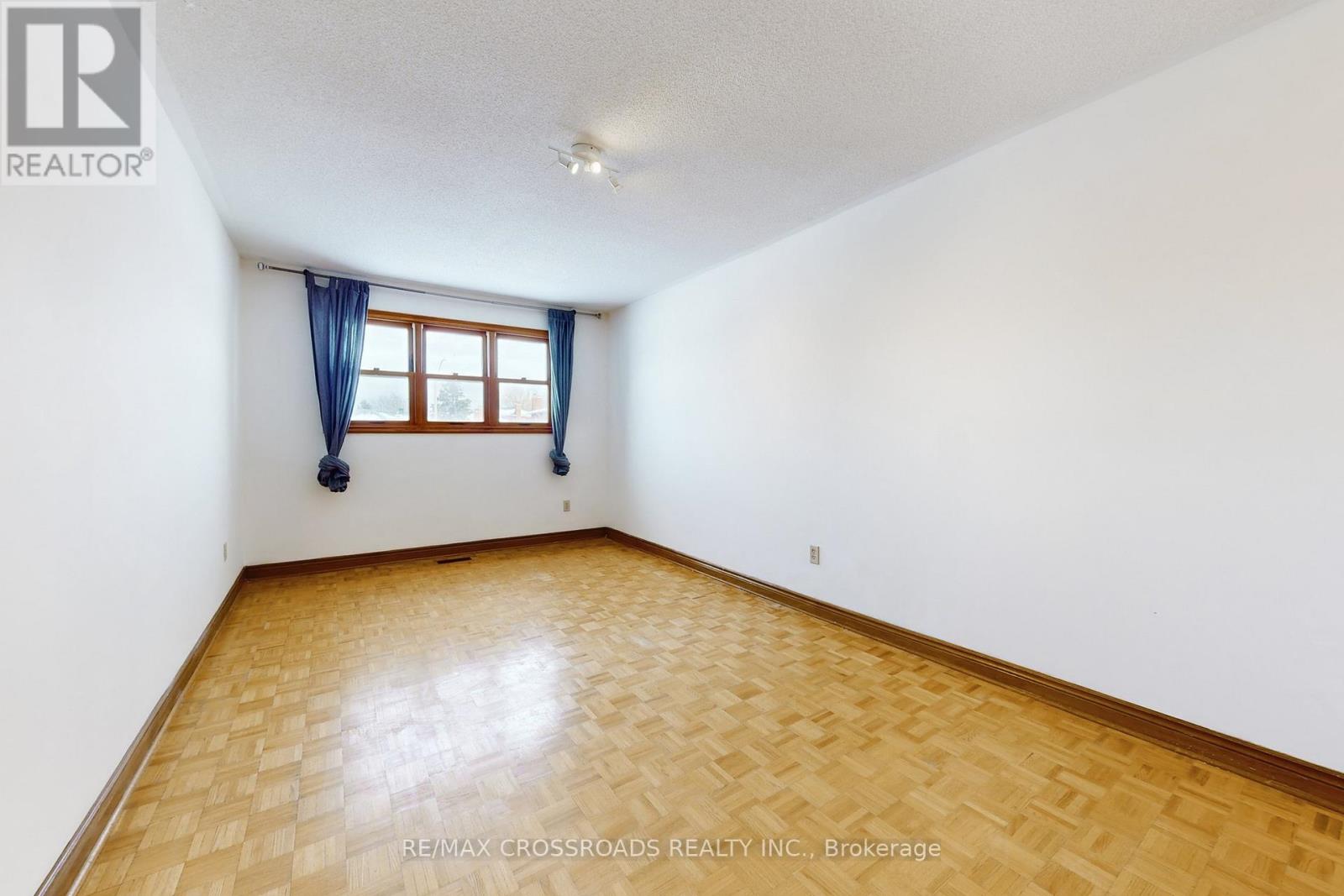 50 Marchwood Crescent, Richmond Hill, Ontario  L4C 8M4 - Photo 32 - N12828654