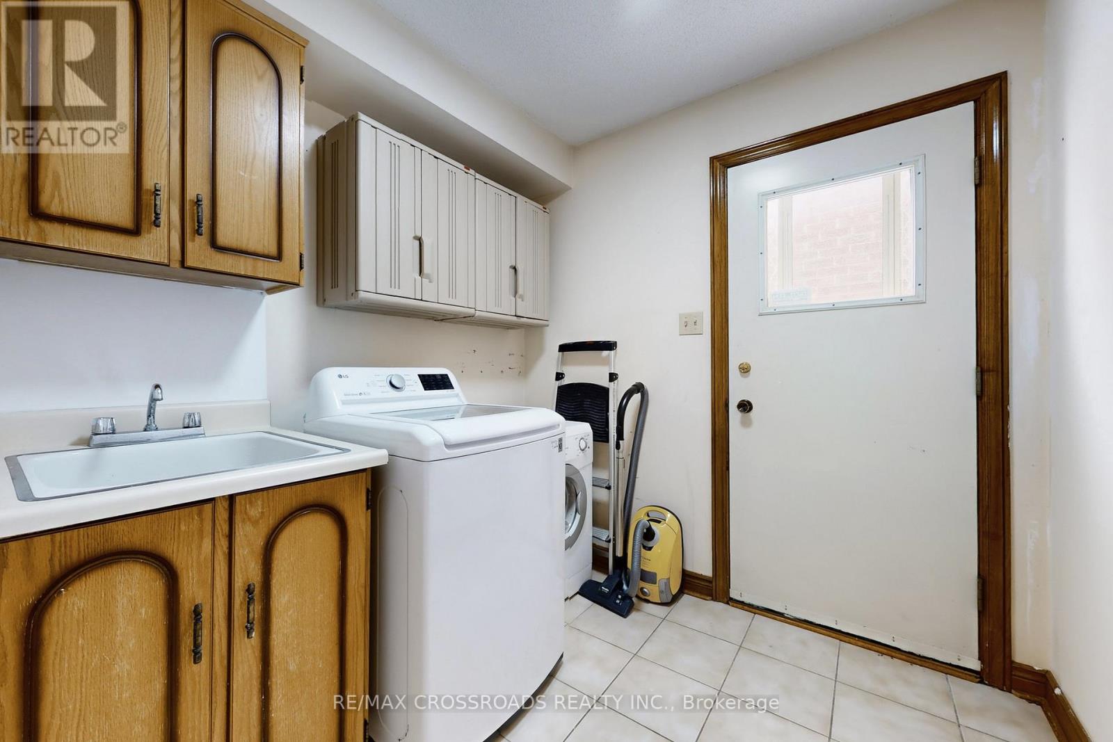 50 Marchwood Crescent, Richmond Hill, Ontario  L4C 8M4 - Photo 28 - N12828654