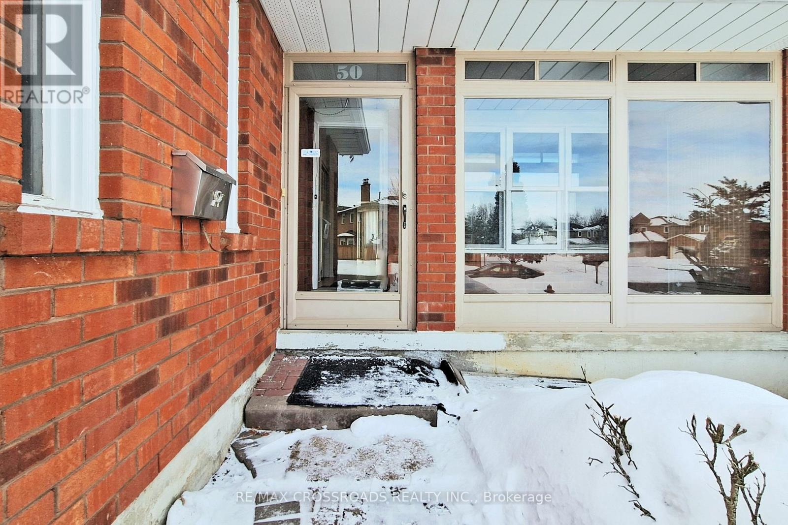 50 Marchwood Crescent, Richmond Hill, Ontario  L4C 8M4 - Photo 3 - N12828654