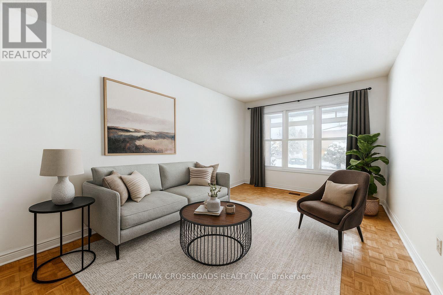 50 Marchwood Crescent, Richmond Hill, Ontario  L4C 8M4 - Photo 8 - N12828654