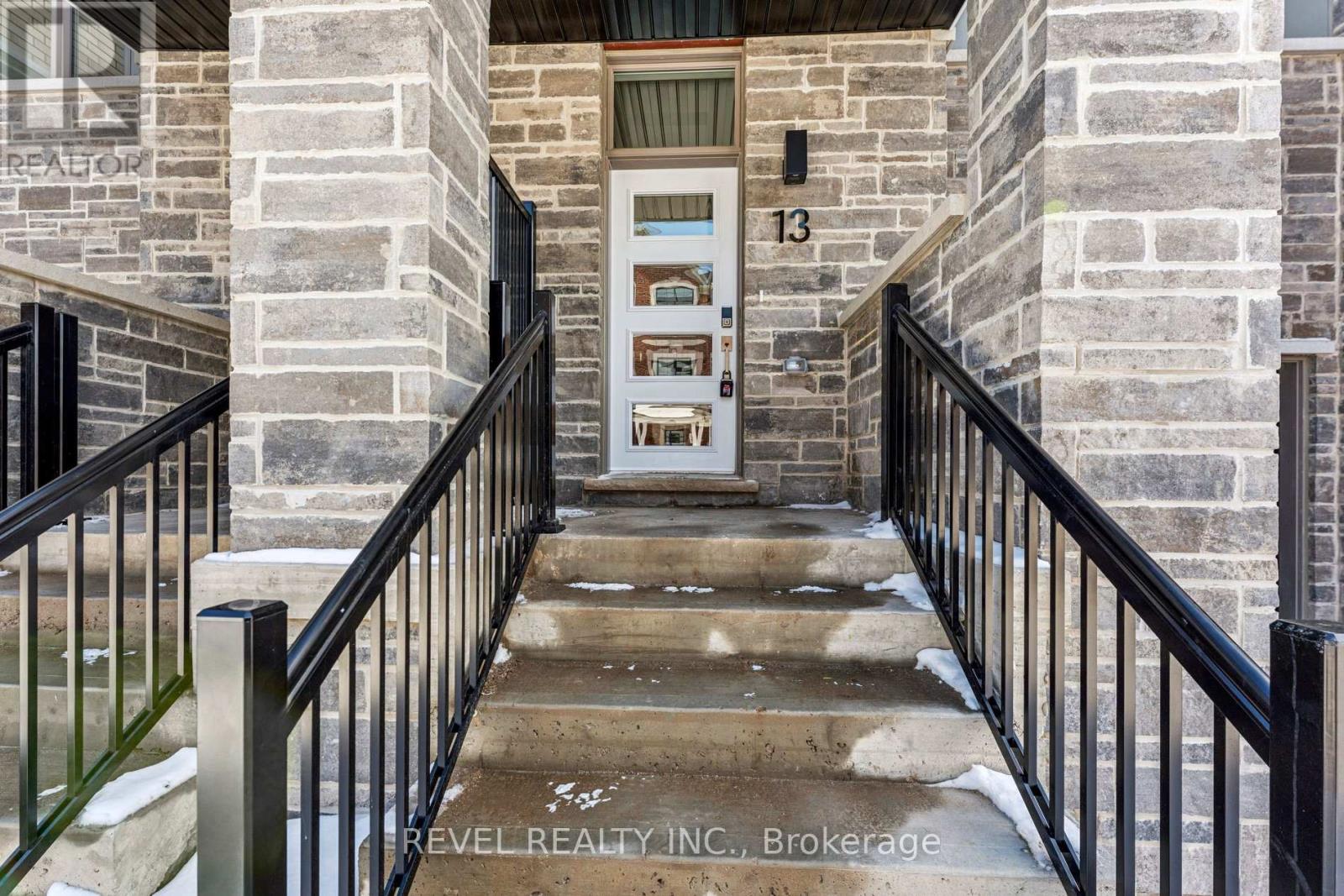 13 Yellow Rail Crescent, Brampton, Ontario  L7A 5M7 - Photo 4 - W12827360