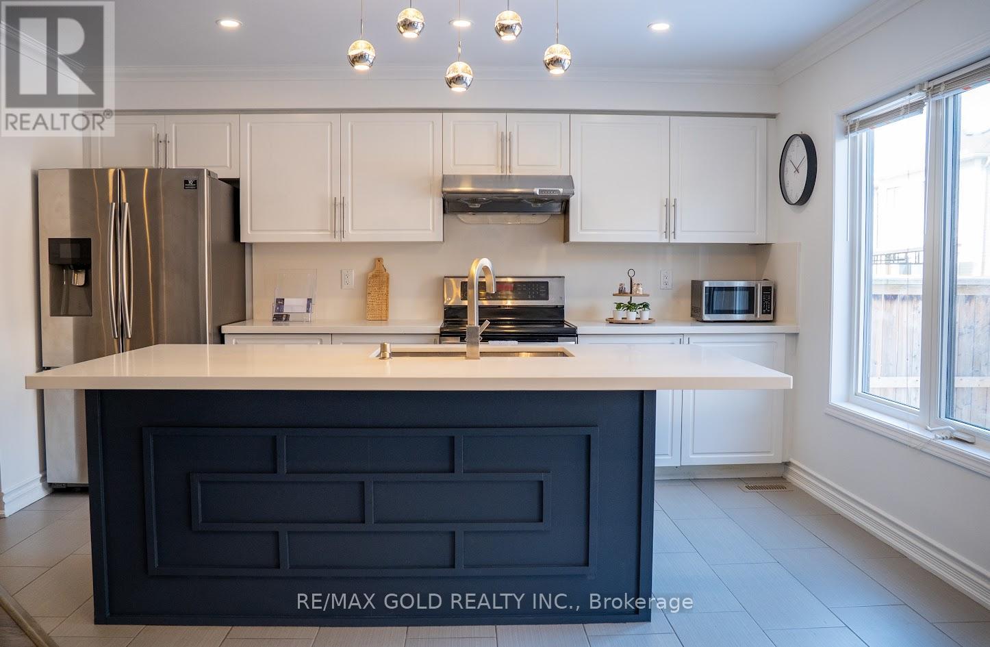 7702 Buckeye Crescent, Niagara Falls, Ontario  L2H 0P2 - Photo 3 - X12828614