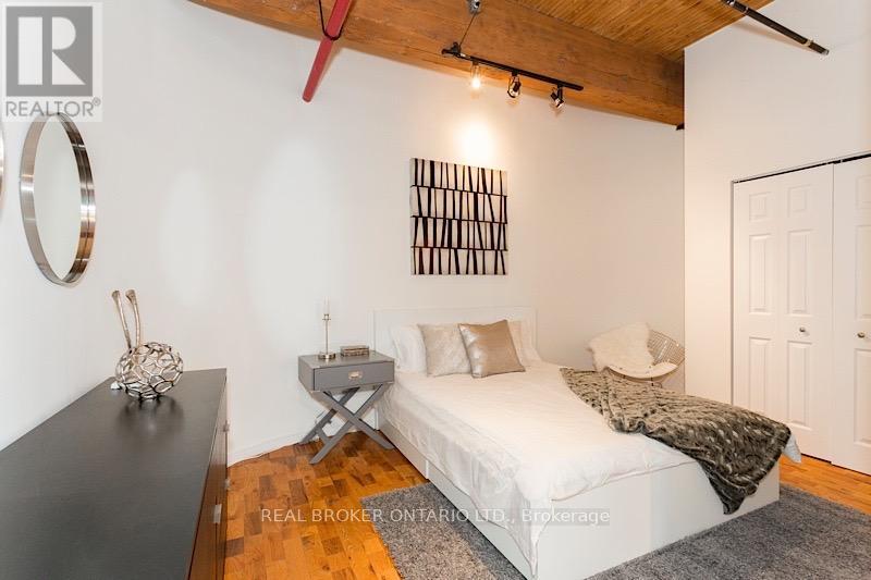 27 - 371 Wallace Avenue, Toronto, Ontario  M6P 3N8 - Photo 17 - W12828226
