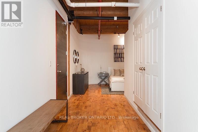 27 - 371 Wallace Avenue, Toronto, Ontario  M6P 3N8 - Photo 2 - W12828226