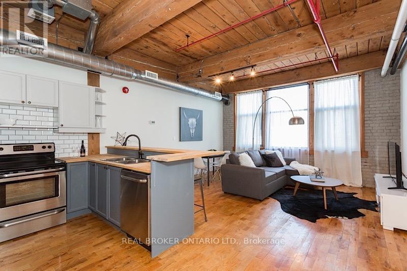 27 - 371 Wallace Avenue, Toronto, Ontario  M6P 3N8 - Photo 6 - W12828226