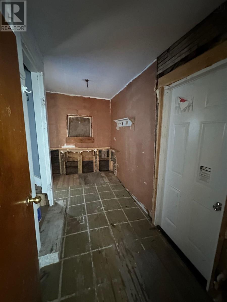 11 Kirk Street, Yarmouth, Nova Scotia  B5A 1S6 - Photo 25 - 202603541