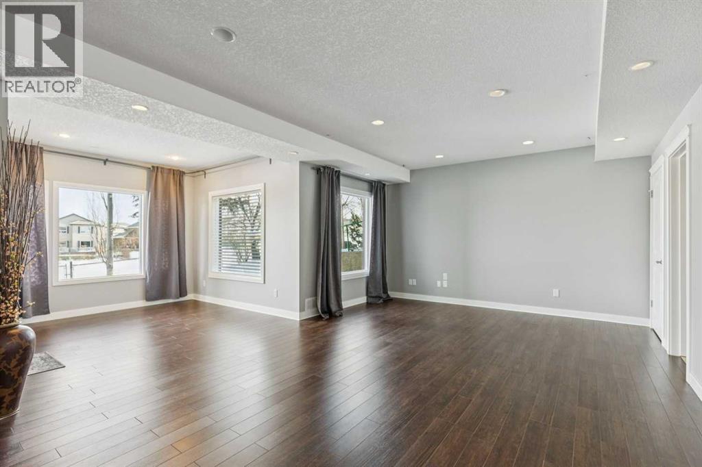 22 Valley Creek Road Nw, Calgary, Alberta  T3B 5T9 - Photo 31 - A2289384