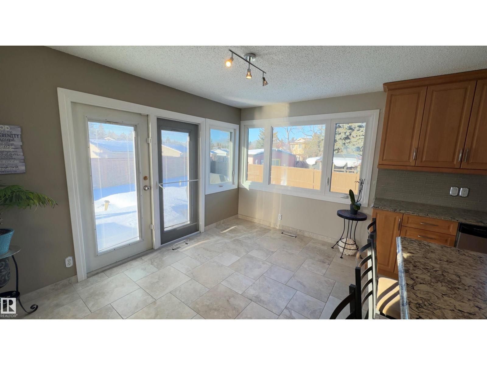 296 Greenoch Cr Nw, Edmonton, Alberta  T6L 1B4 - Photo 10 - E4475237