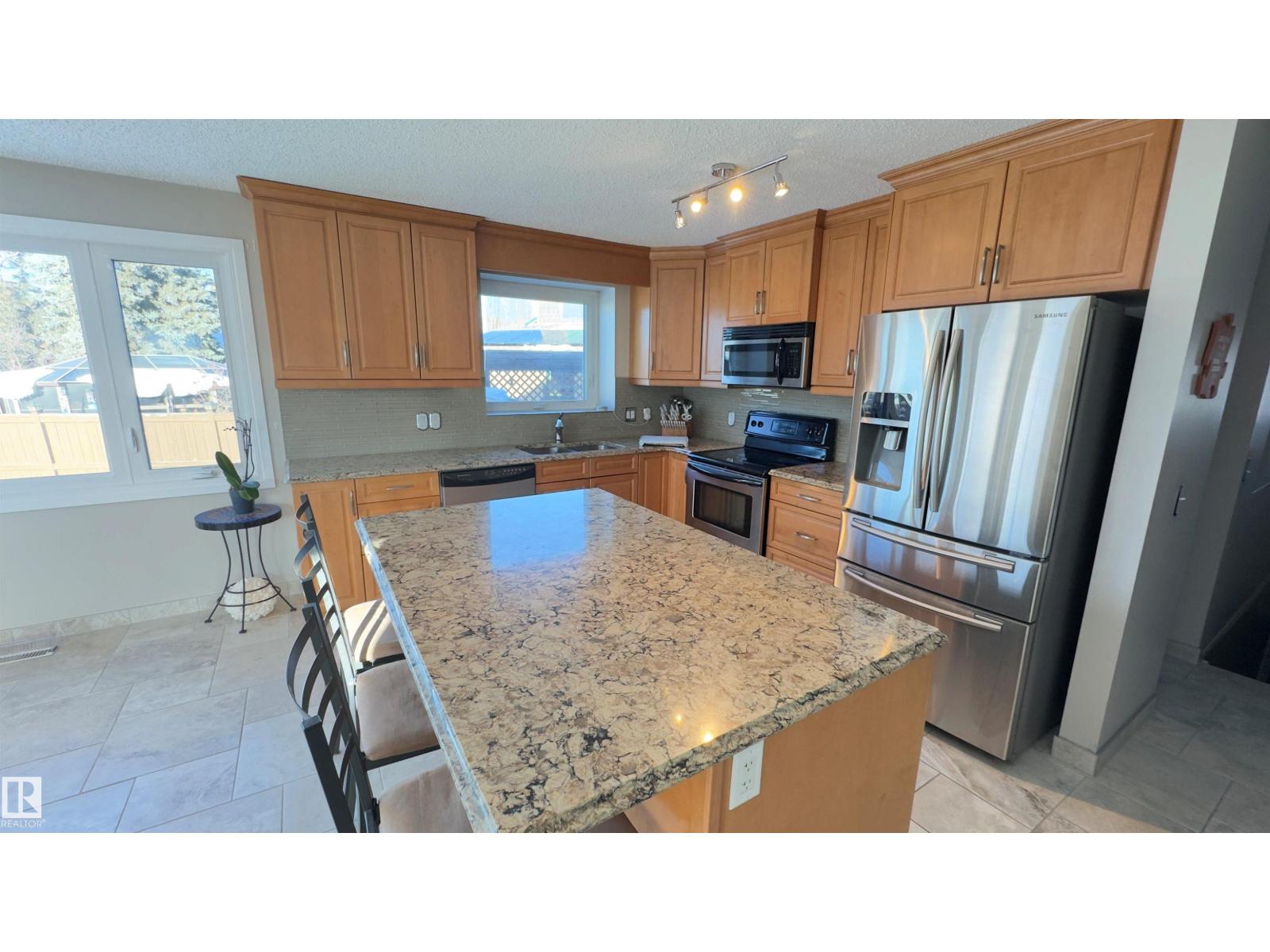 296 Greenoch Cr Nw, Edmonton, Alberta  T6L 1B4 - Photo 11 - E4475237