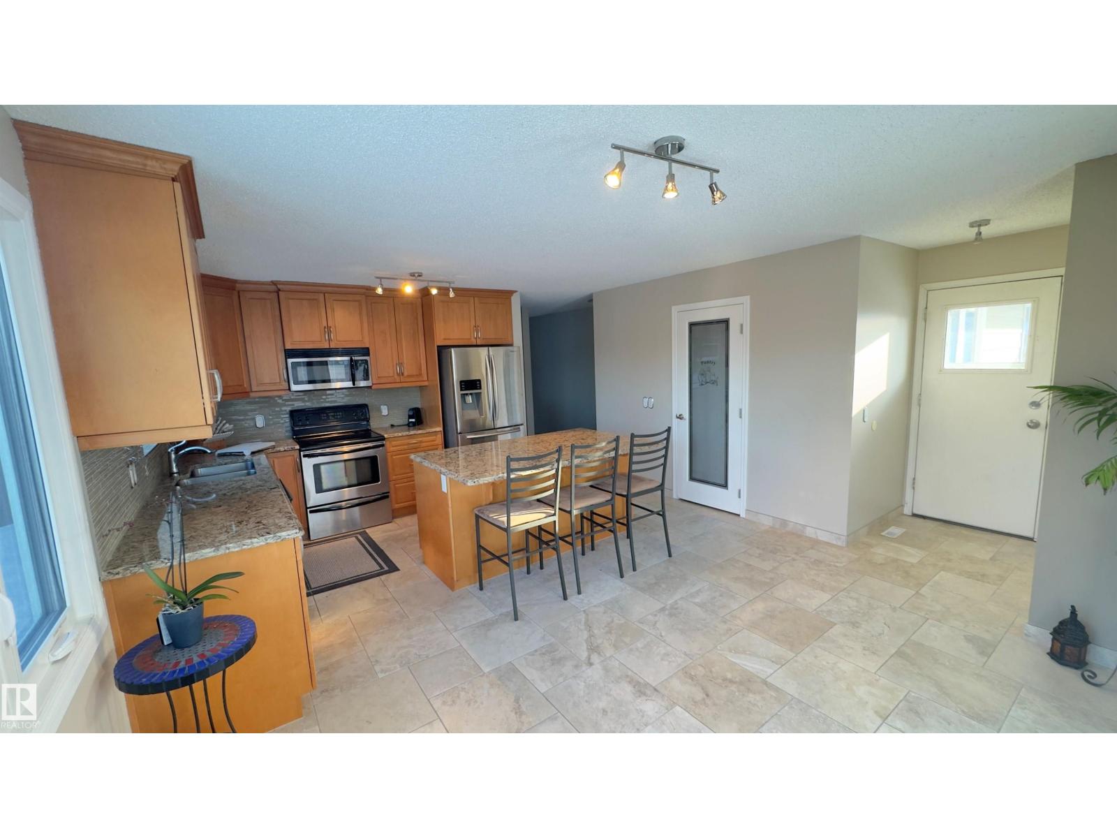 296 Greenoch Cr Nw, Edmonton, Alberta  T6L 1B4 - Photo 12 - E4475237
