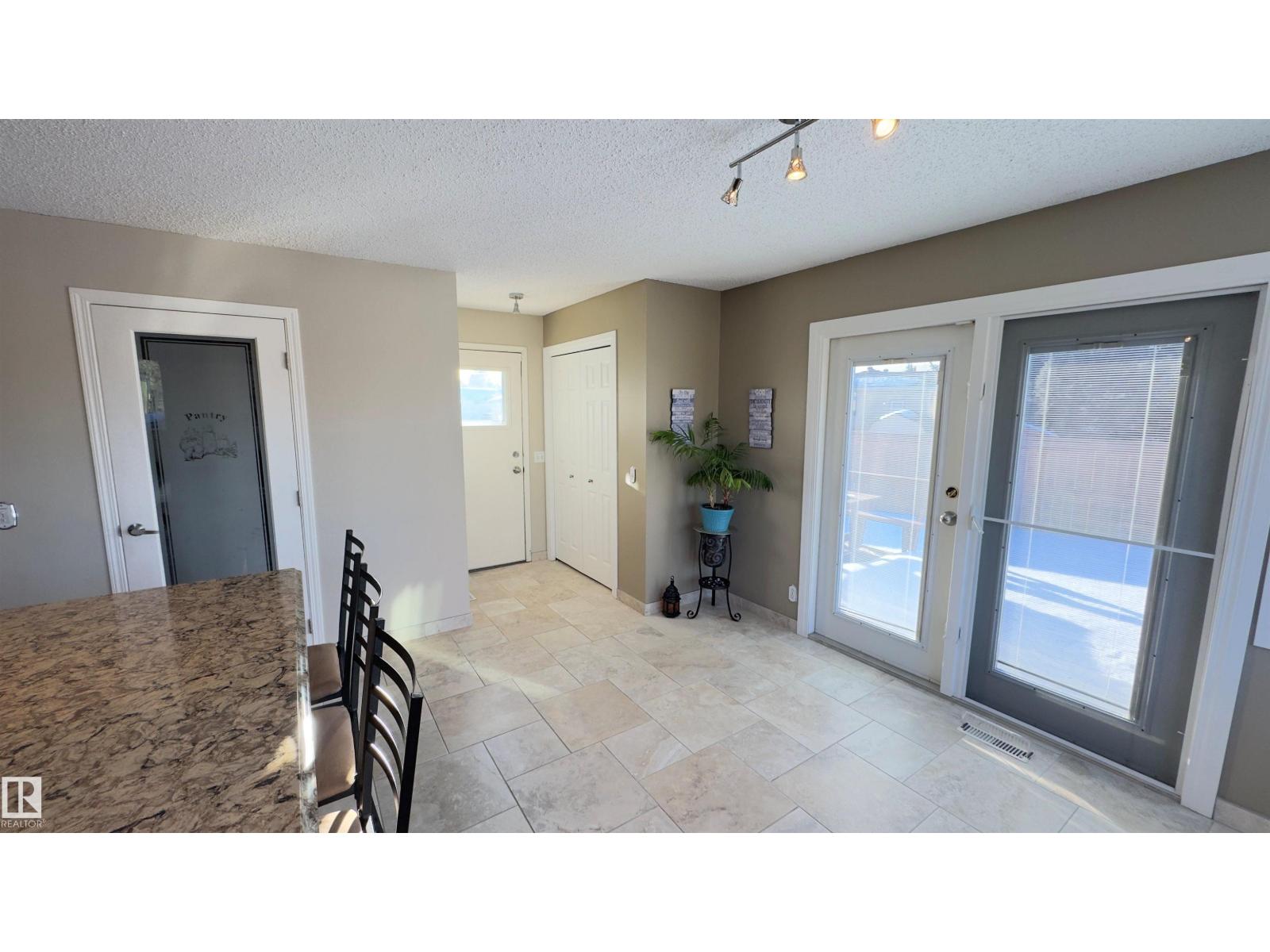 296 Greenoch Cr Nw, Edmonton, Alberta  T6L 1B4 - Photo 13 - E4475237
