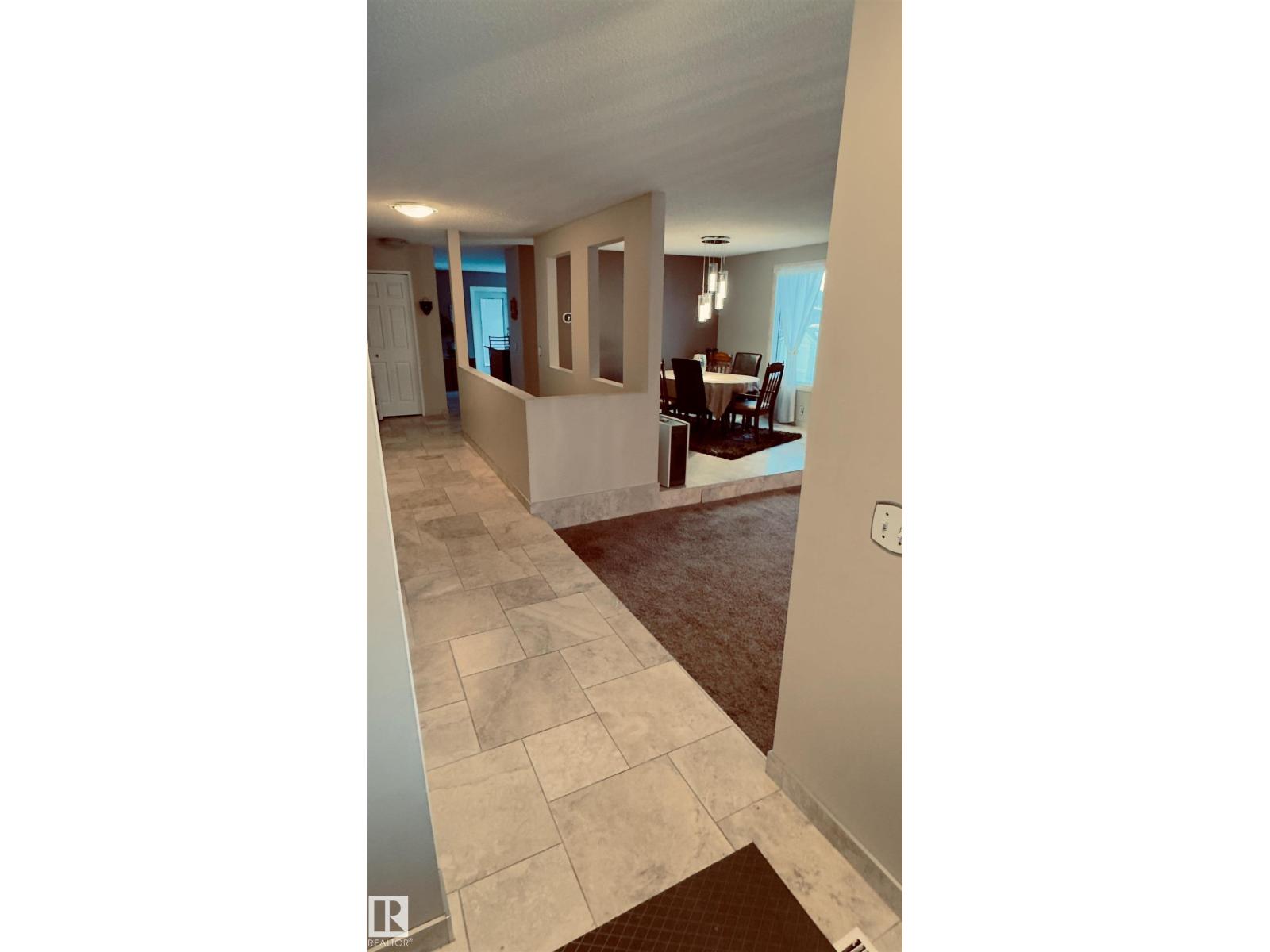 296 Greenoch Cr Nw, Edmonton, Alberta  T6L 1B4 - Photo 7 - E4475237