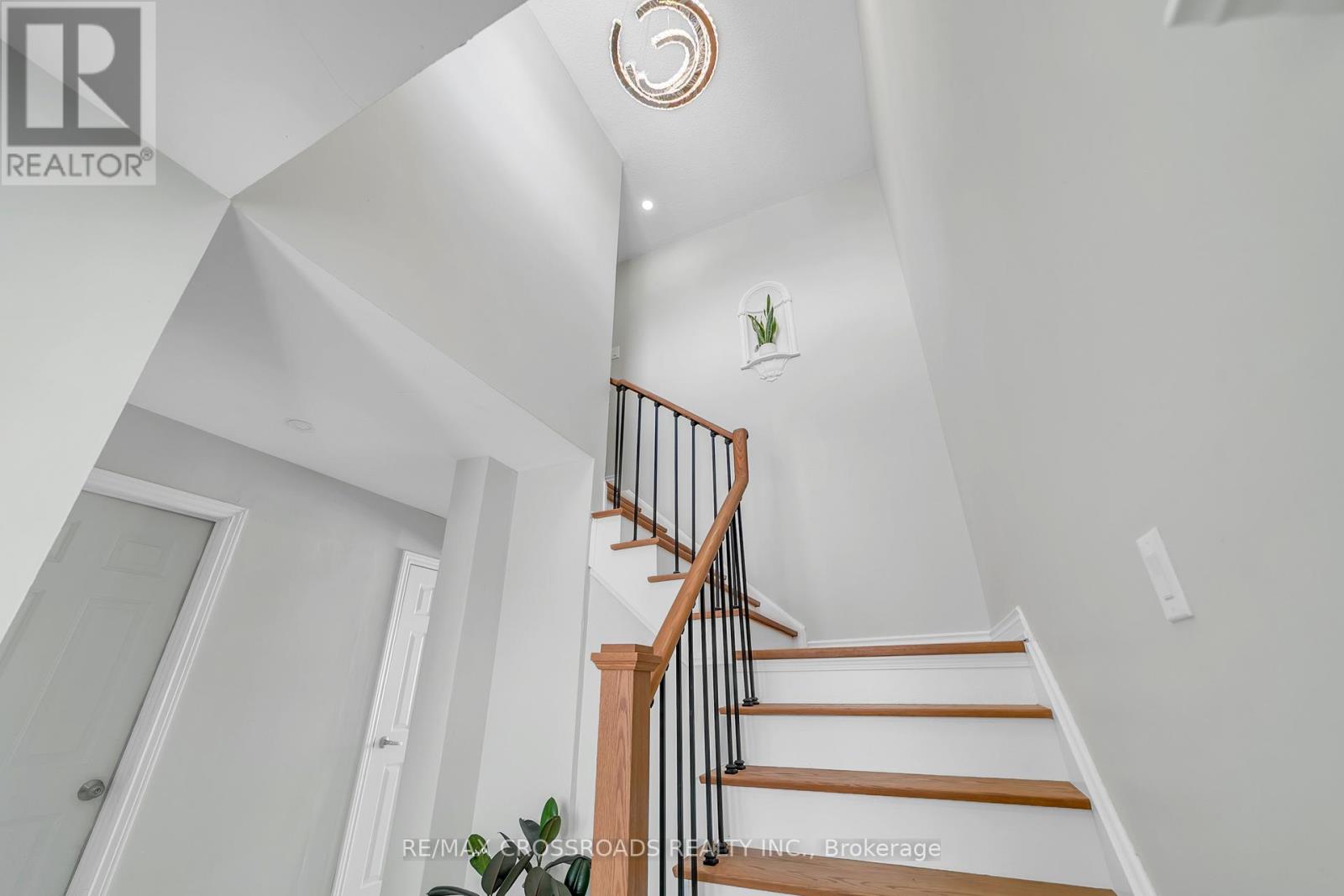 65 Creditstone Road, Brampton, Ontario  L6Y 4E9 - Photo 6 - W12828784