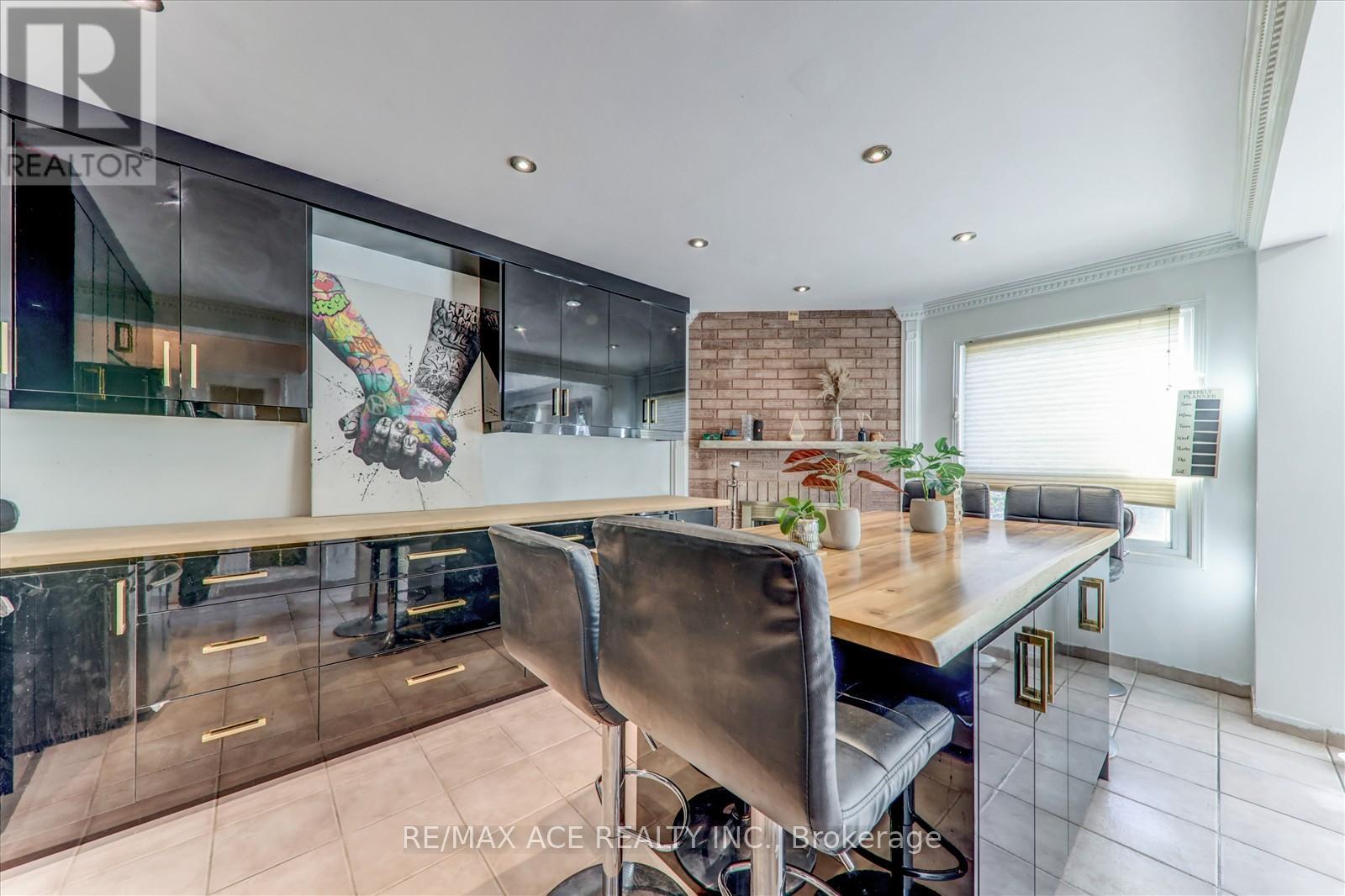 4718 Wild Rose Street, Mississauga, Ontario  L5M 5H3 - Photo 10 - W12828814