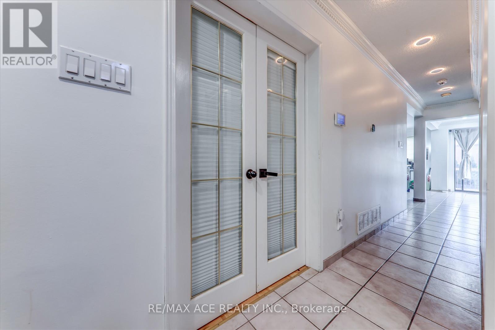 4718 Wild Rose Street, Mississauga, Ontario  L5M 5H3 - Photo 14 - W12828814