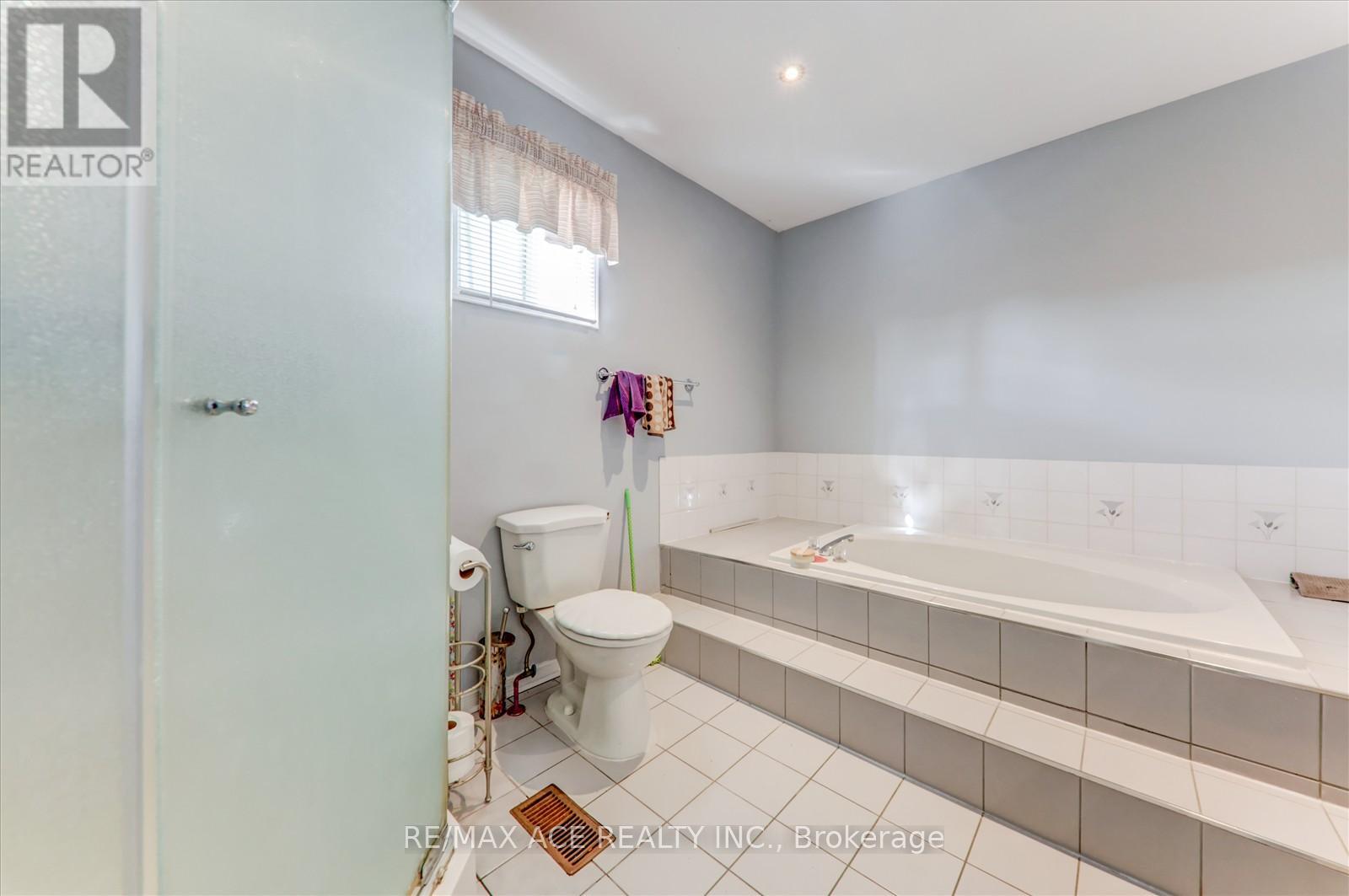 4718 Wild Rose Street, Mississauga, Ontario  L5M 5H3 - Photo 22 - W12828814
