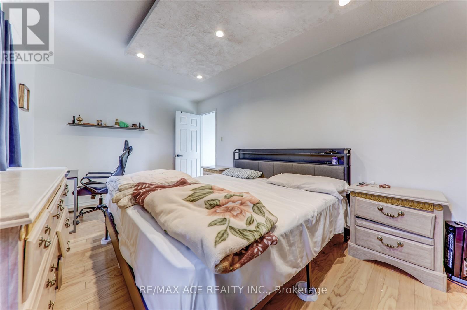 4718 Wild Rose Street, Mississauga, Ontario  L5M 5H3 - Photo 25 - W12828814