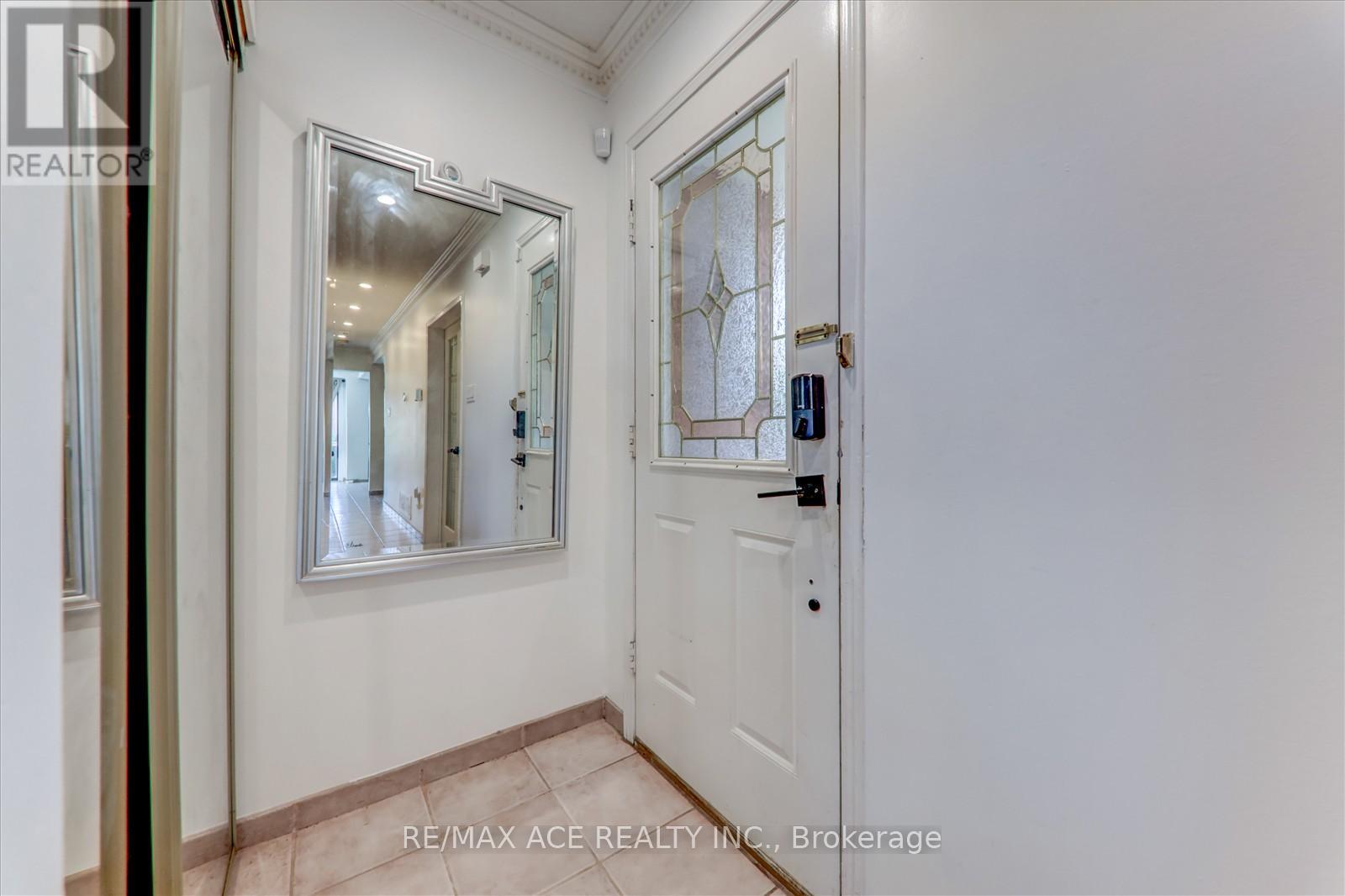 4718 Wild Rose Street, Mississauga, Ontario  L5M 5H3 - Photo 6 - W12828814