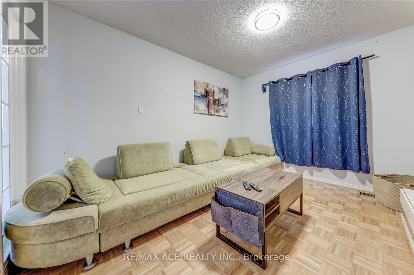 4718 Wild Rose Street, Mississauga, Ontario  L5M 5H3 - Photo 8 - W12828814