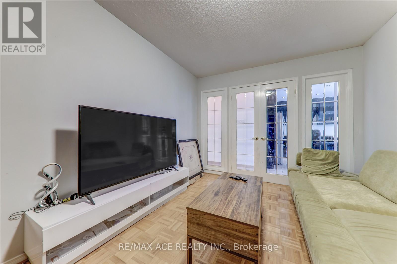 4718 Wild Rose Street, Mississauga, Ontario  L5M 5H3 - Photo 9 - W12828814