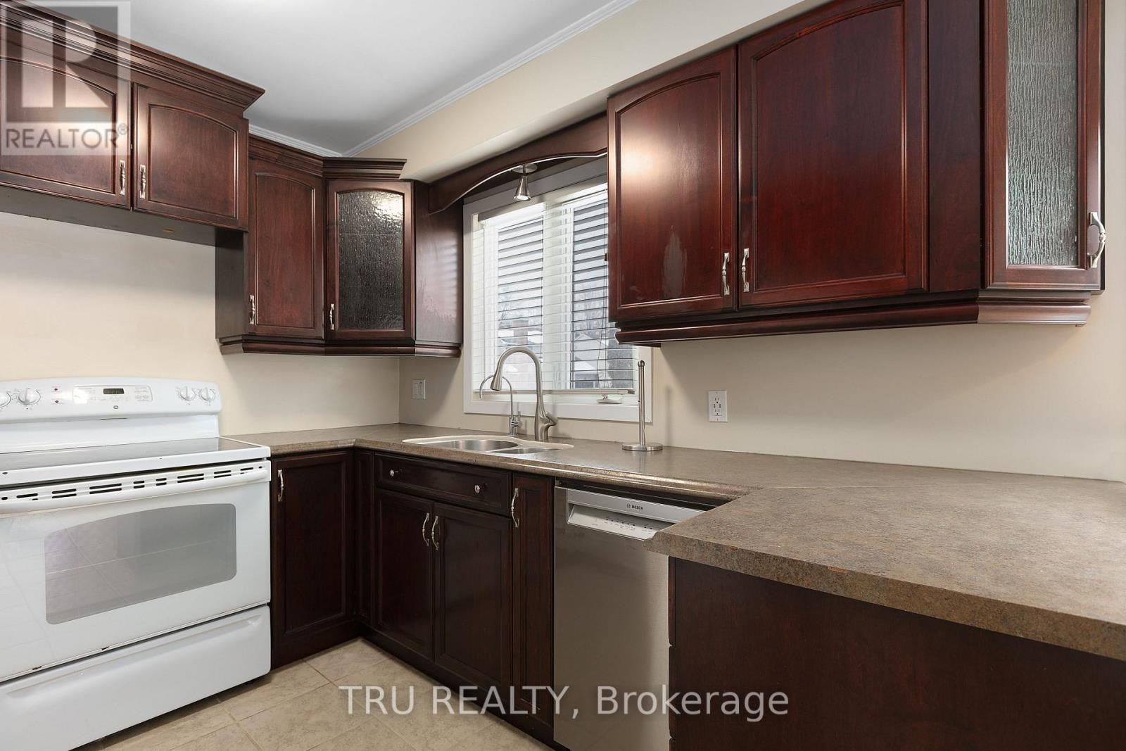 1078 St Emmanuel Terrace, Ottawa, Ontario  K1C 2J7 - Photo 13 - X12686320