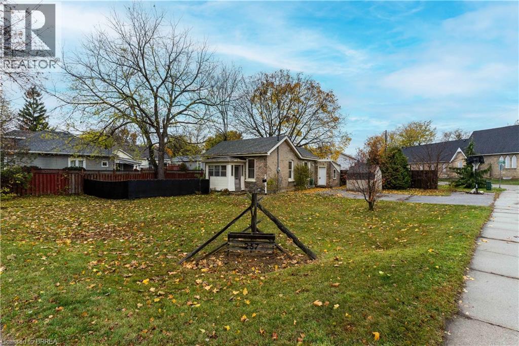 257 Grand River Avenue, Brantford, Ontario  N3T 4Y5 - Photo 1 - 40783807