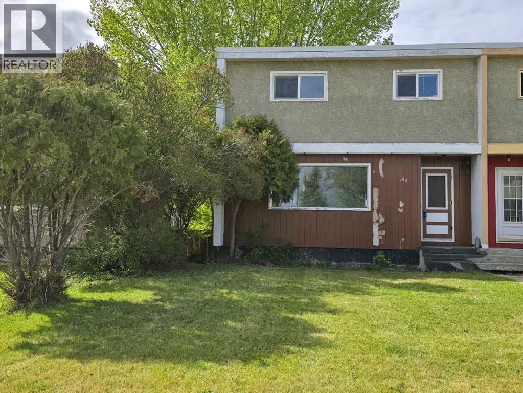 9521 89 Avenue, Peace River, Alberta  T8S 1G7 - Photo 1 - A2272576