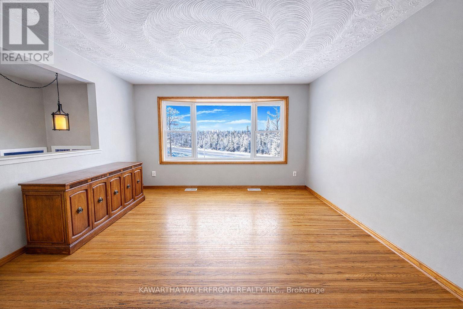 12 Leanne Avenue, Otonabee-South Monaghan, Ontario  K9J 6X8 - Photo 11 - X12828932