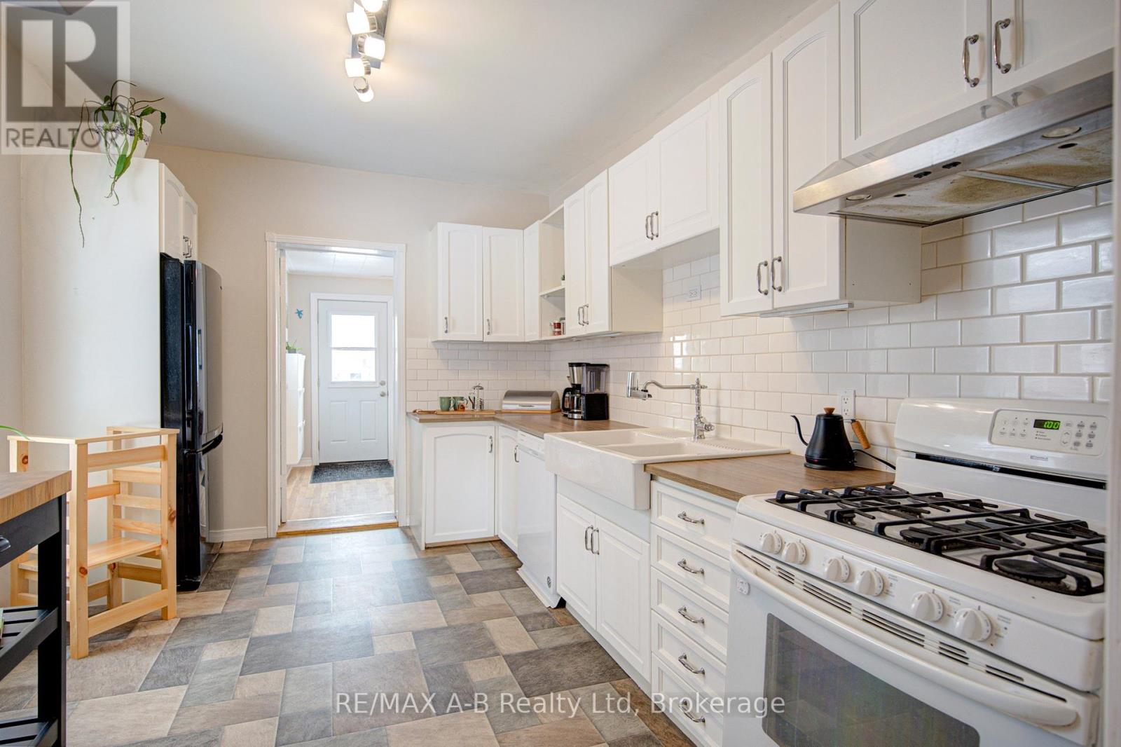 397 Albert Street, Stratford, Ontario  N5A 3L2 - Photo 12 - X12828922