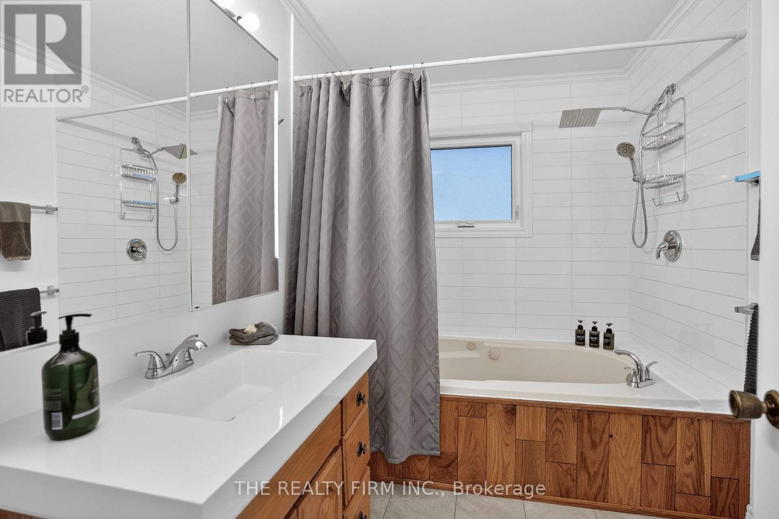 4084 Bluepoint Drive, Plympton-Wyoming, Ontario  N0N 1J6 - Photo 18 - X12828874