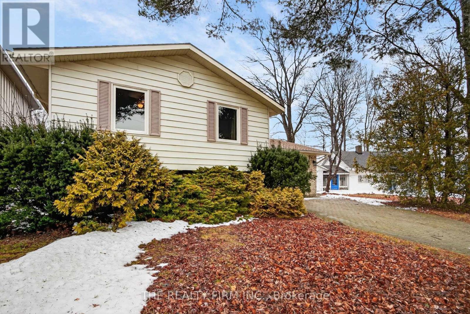 4084 Bluepoint Drive, Plympton-Wyoming, Ontario  N0N 1J6 - Photo 3 - X12828874