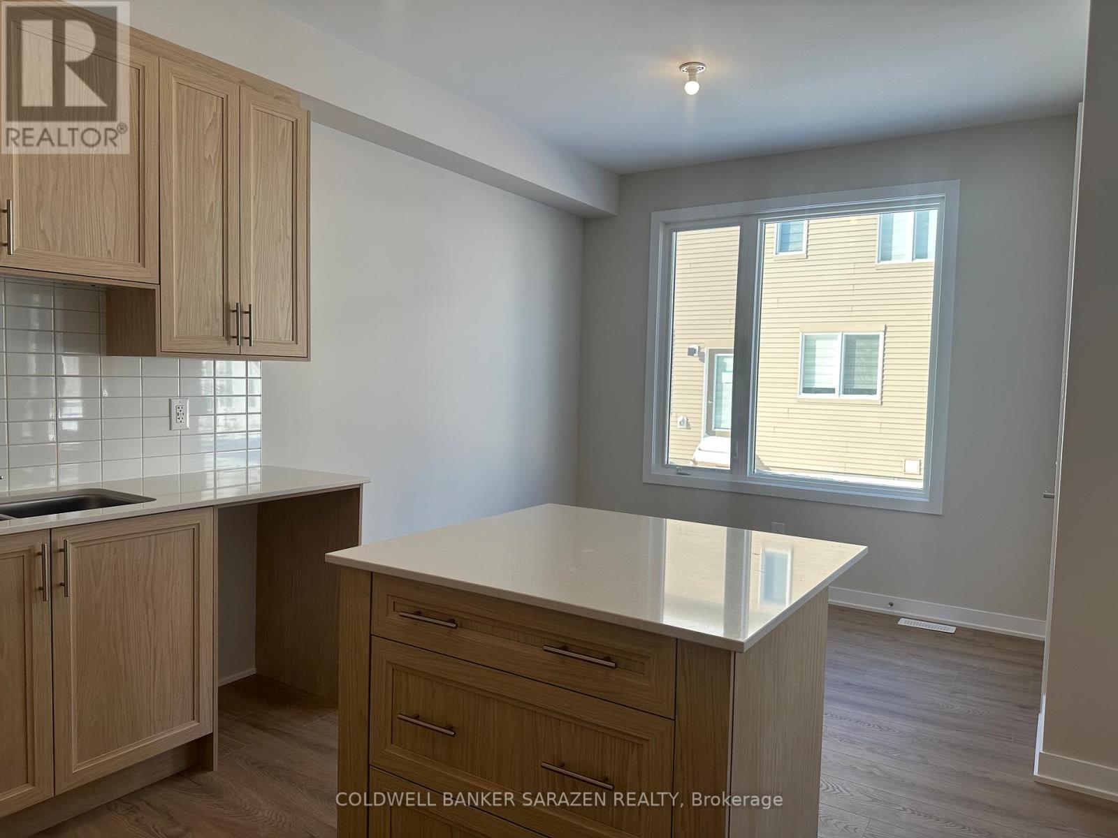 417 Les Emmerson Drive, Ottawa, Ontario  K2J 7L7 - Photo 4 - X12828864