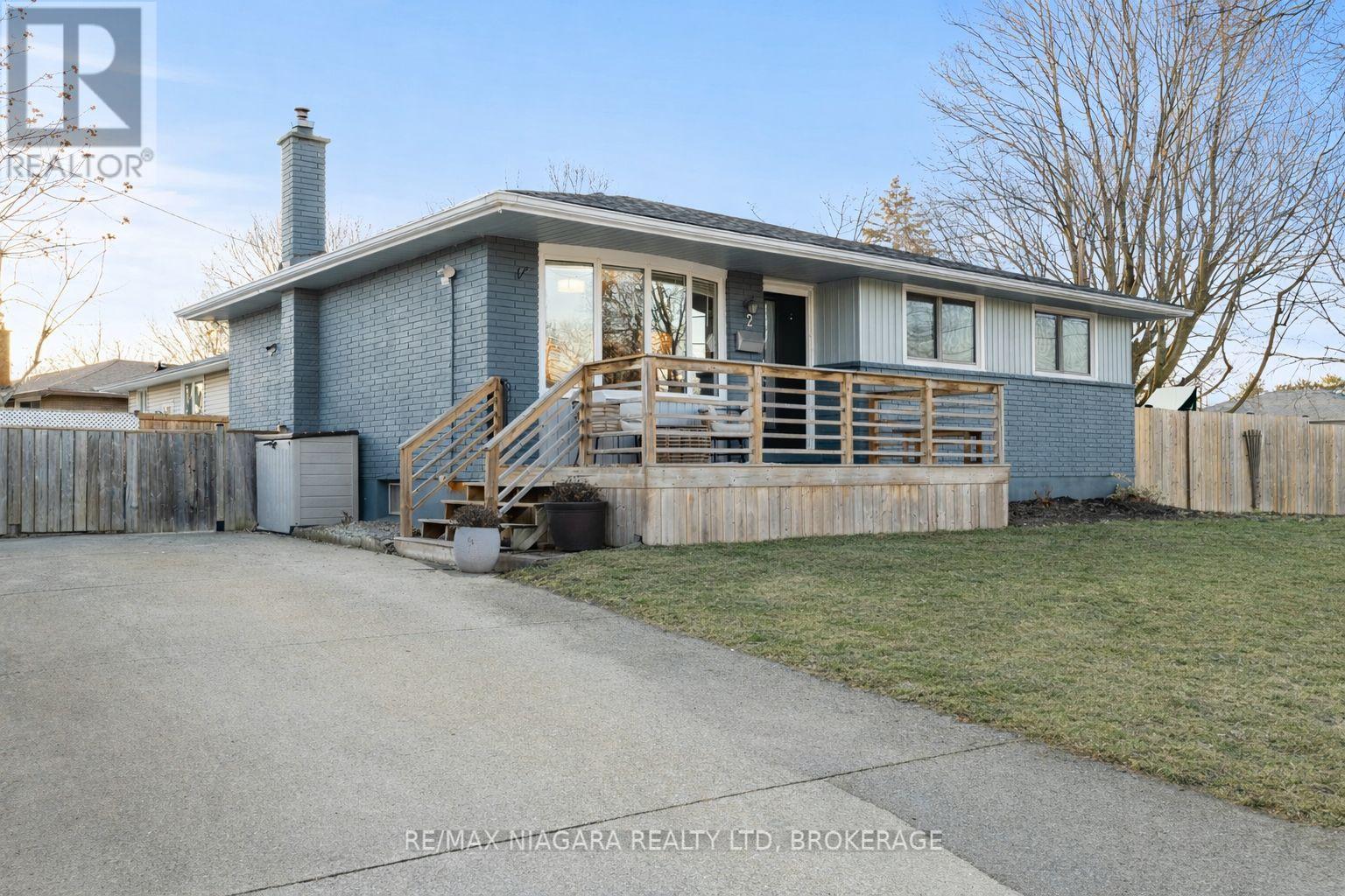2 Highcourt Crescent, St. Catharines, Ontario  L2M 3M6 - Photo 2 - X12828824
