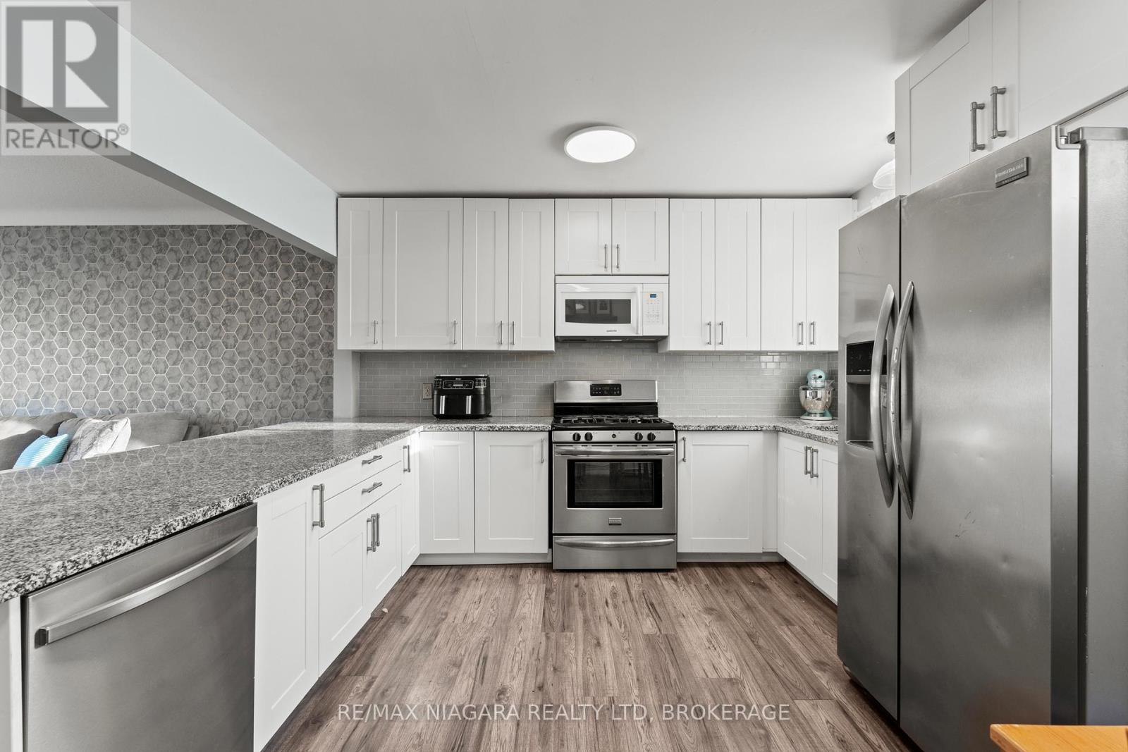 2 Highcourt Crescent, St. Catharines, Ontario  L2M 3M6 - Photo 4 - X12828824