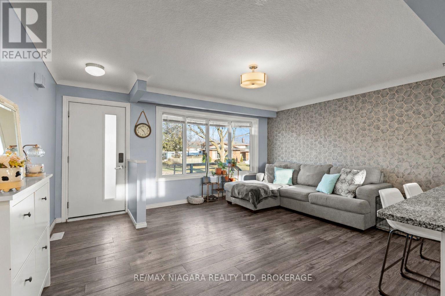 2 Highcourt Crescent, St. Catharines, Ontario  L2M 3M6 - Photo 5 - X12828824