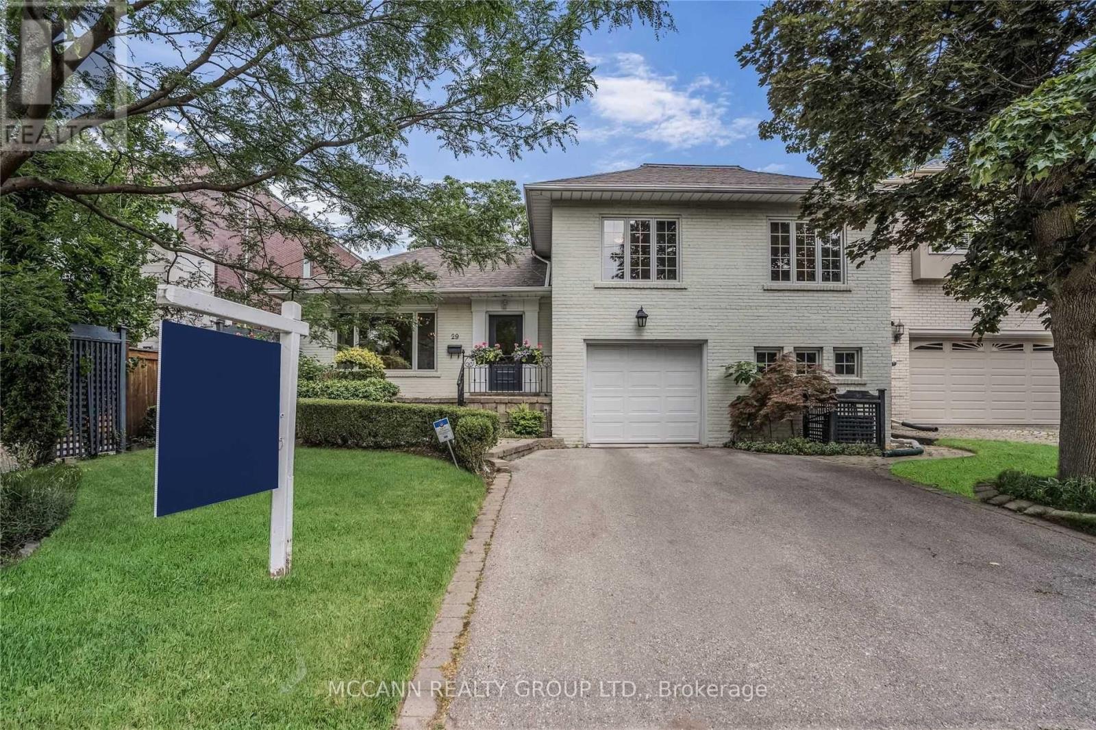 29 GLEN RUSH BOULEVARD, Toronto, Ontario