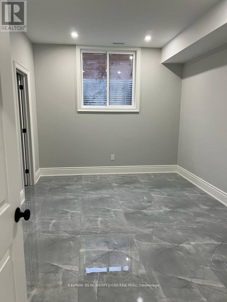 Bsmt - 33 Twin Pauls Crescent, Toronto, Ontario  M1R 3Z6 - Photo 7 - E12828914
