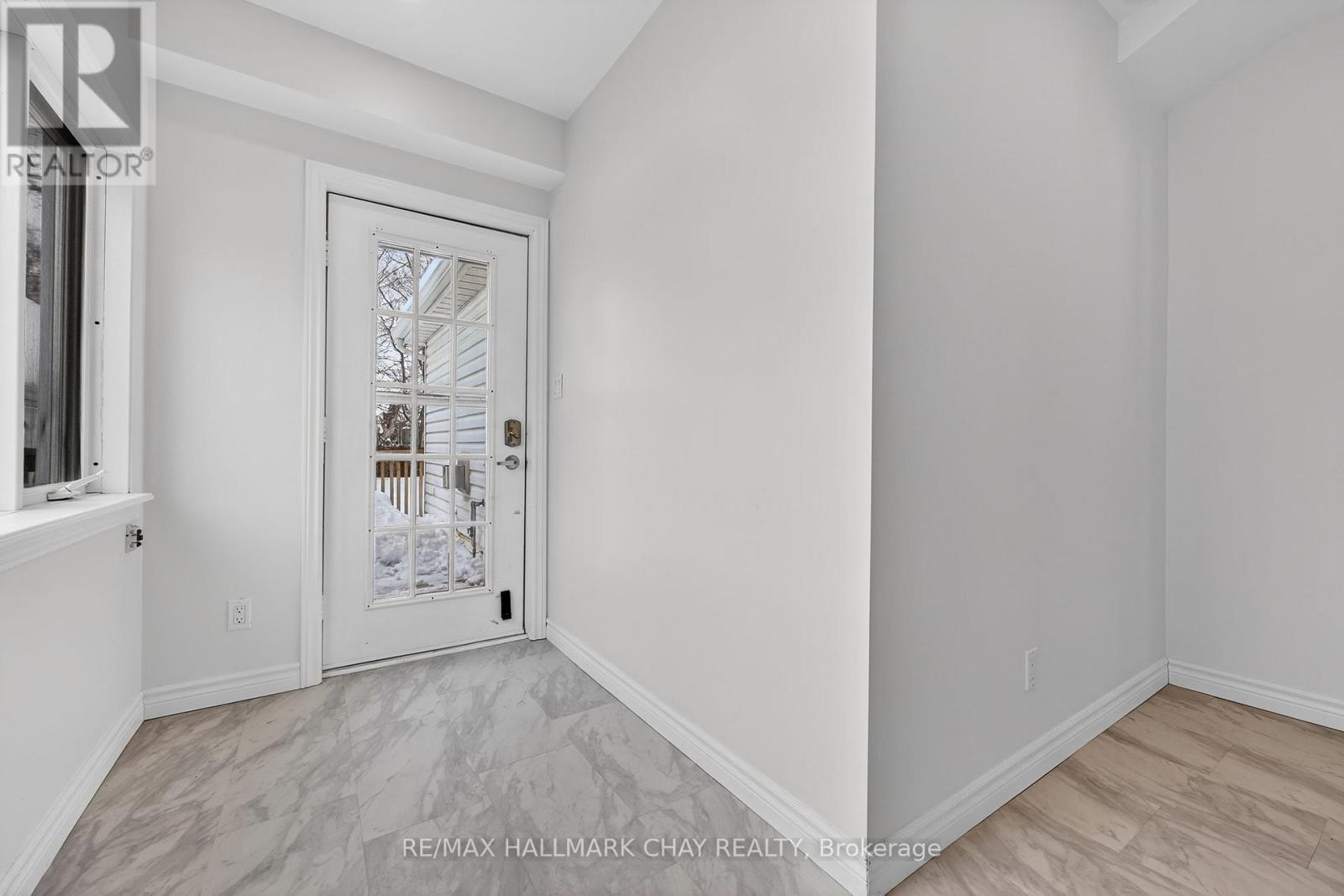 8 John Street, Springwater, Ontario  L0L 1P0 - Photo 17 - S12828836