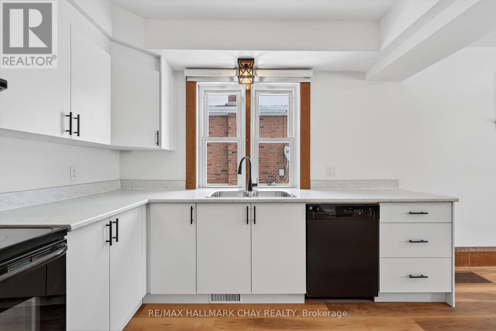 8 John Street, Springwater, Ontario  L0L 1P0 - Photo 6 - S12828836