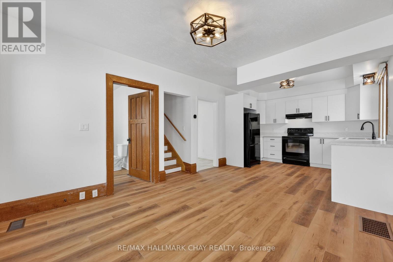 8 John Street, Springwater, Ontario  L0L 1P0 - Photo 9 - S12828836