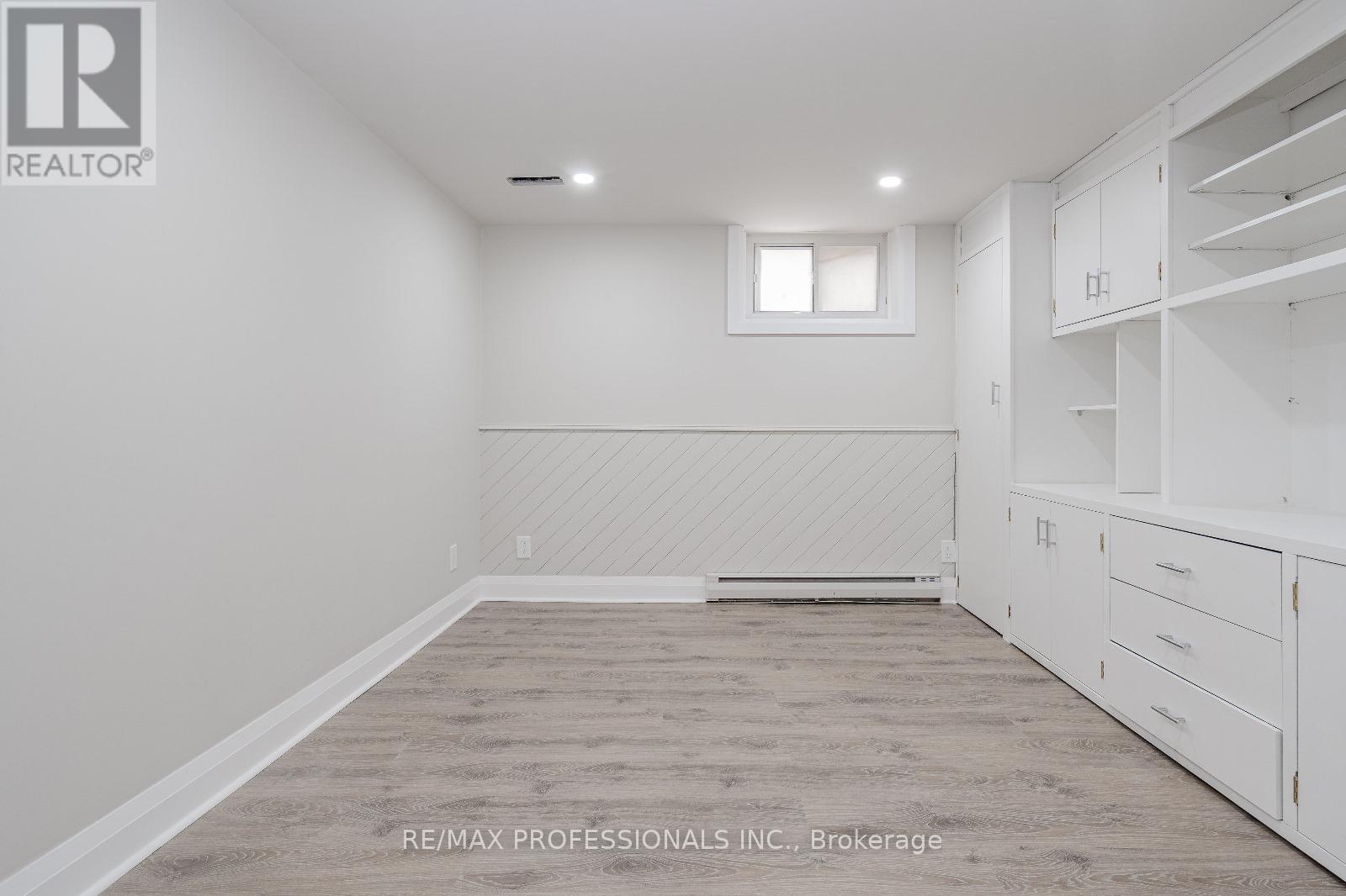 364 Rathburn Road, Toronto, Ontario  M9B 2M1 - Photo 4 - W12828830