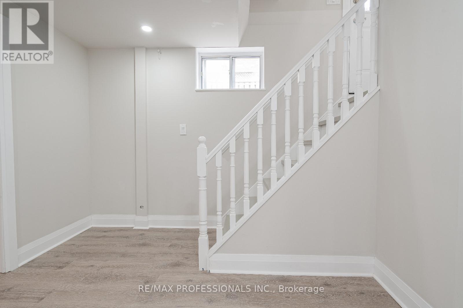 364 Rathburn Road, Toronto, Ontario  M9B 2M1 - Photo 9 - W12828830