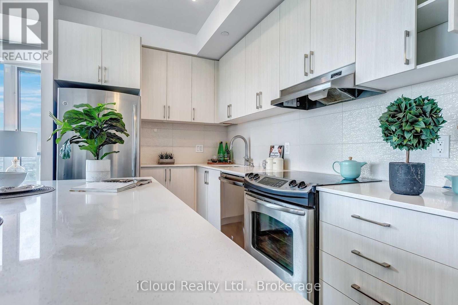 1705 - 2560 Eglinton Avenue W, Mississauga, Ontario  L5M 0Y3 - Photo 6 - W12828846