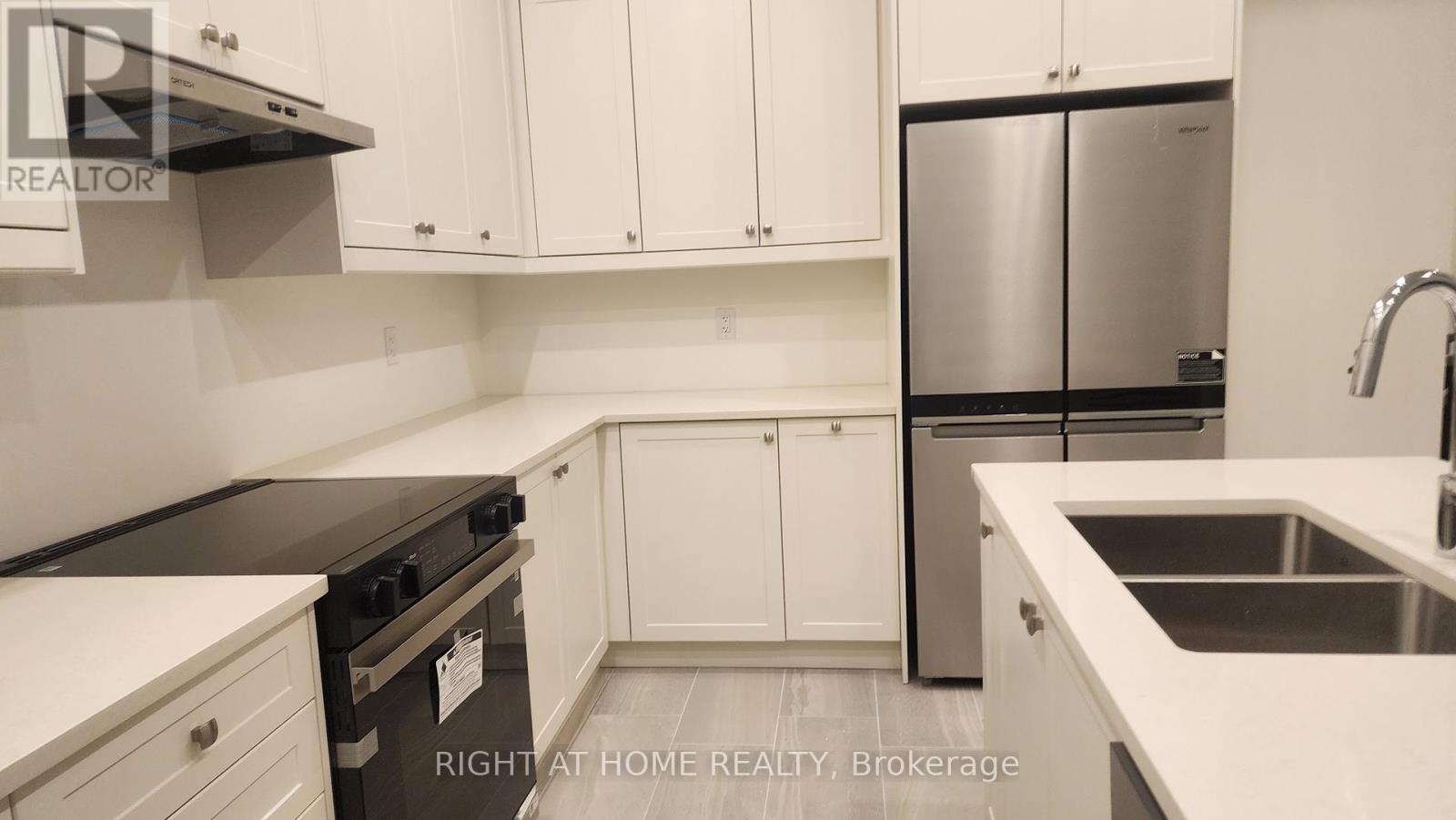 3300 Taha Gardens, Oakville, Ontario  L6M 4K1 - Photo 12 - W12828848